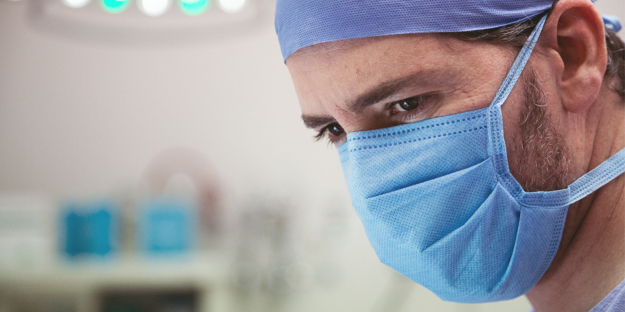 Willkommen auf der Startseite von mednaht, Ihrem Partner für medizinisches Nahtmaterial von Atramat. Unsere Produkte werden zu 100 Prozent der Qualitätskontrolle unterzogen da wir uns nicht auf randomisierte Stichproben verlassen. Unser Nahtmaterial ist nach europäischen Standards und nach der ISO 13485:2003, ISO 9001:2008, CE Mark, US FDA 510k, gefertigt. 1 atramat arzt 4